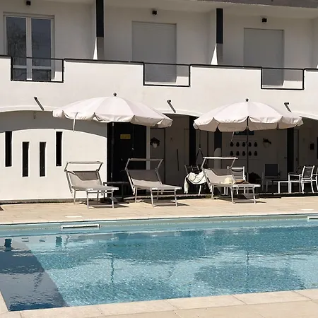 Aquavista - & Poolside