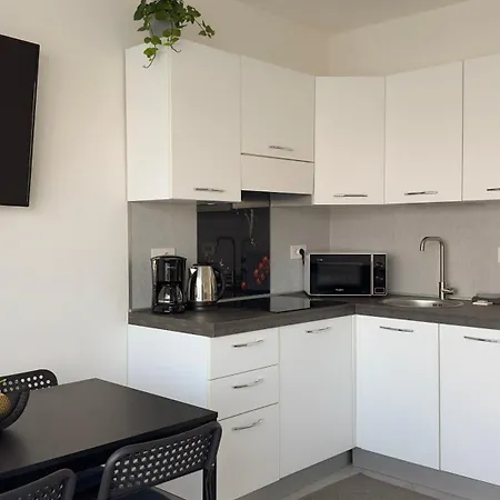 Aquavista - & Poolside