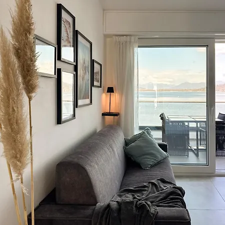 Aquavista - & Poolside דירה