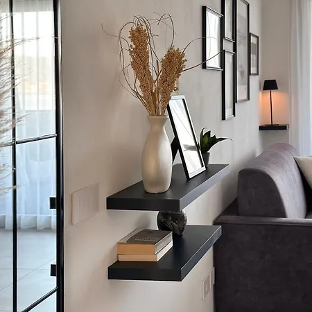 Aquavista - & Poolside *