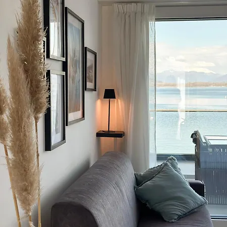 Aquavista - & Poolside *