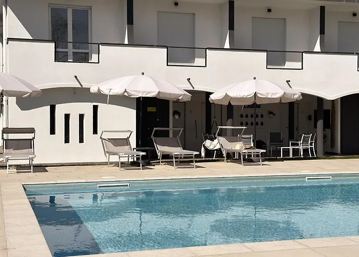 Aquavista - & Poolside