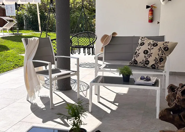 Aquavista - & Poolside *