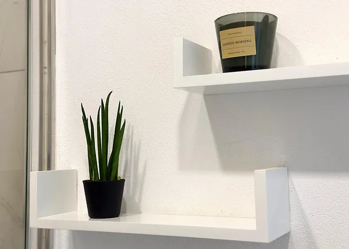 Aquavista - & Poolside *