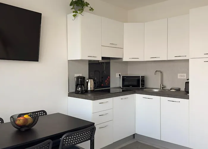 Aquavista - & Poolside