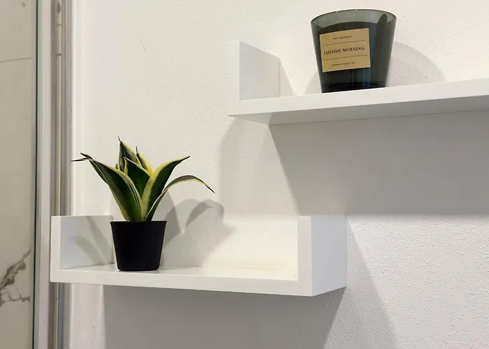 Aquavista - & Poolside *