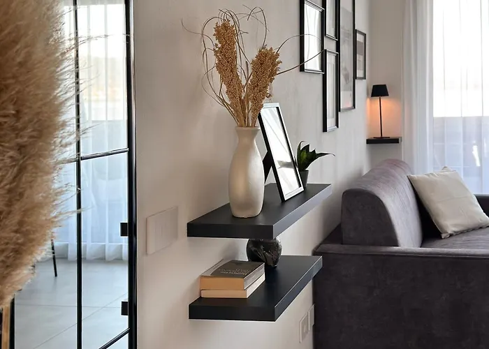 Aquavista - & Poolside *