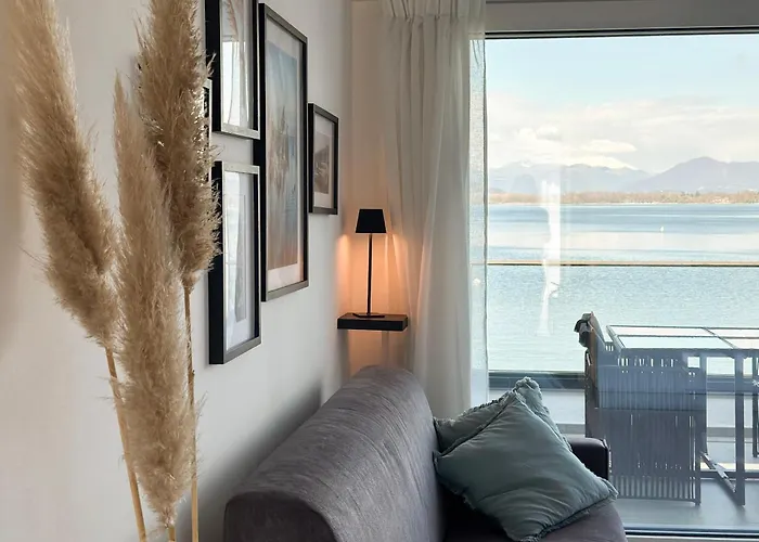 Aquavista - & Poolside *