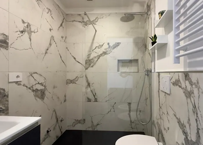 Aquavista - & Poolside *